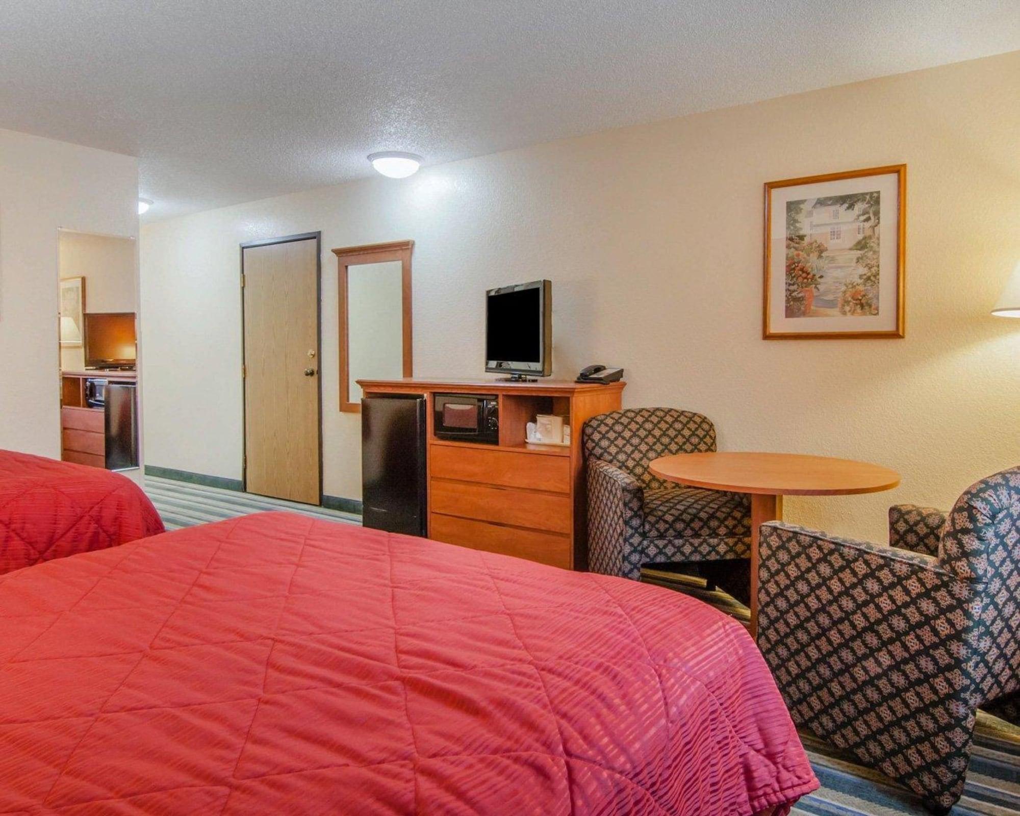 Quality Inn & Suites Medford Airport Exterior foto