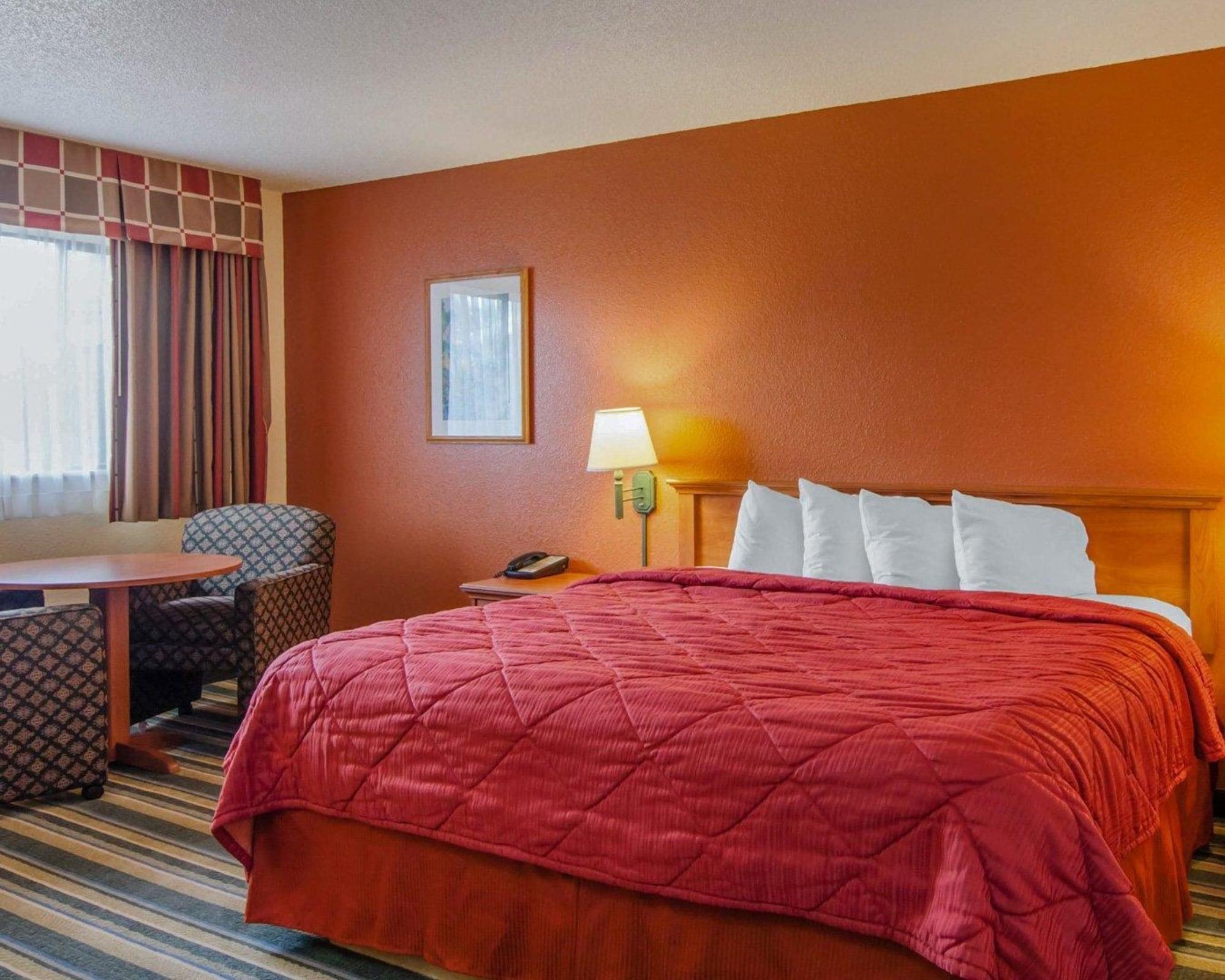 Quality Inn & Suites Medford Airport Exterior foto