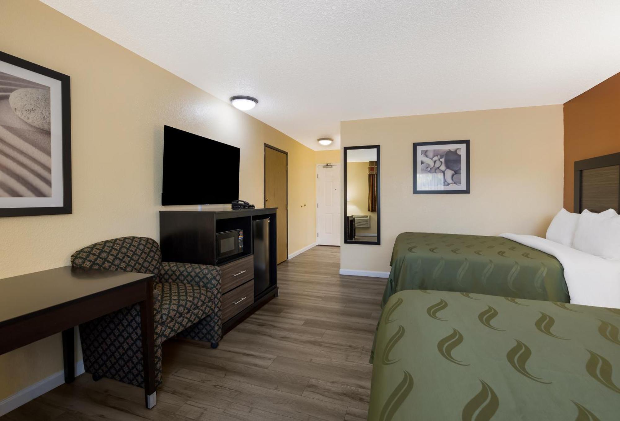 Quality Inn & Suites Medford Airport Exterior foto