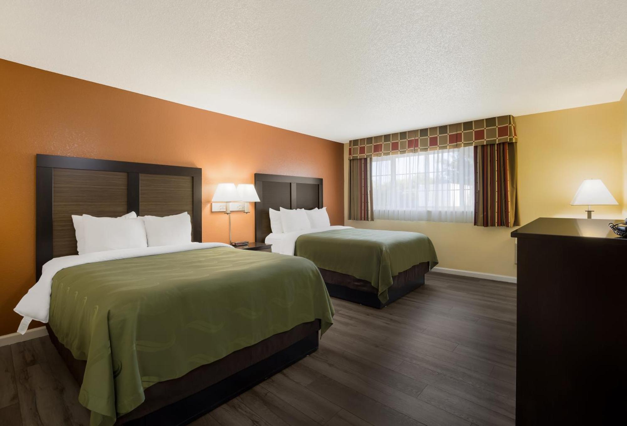 Quality Inn & Suites Medford Airport Exterior foto