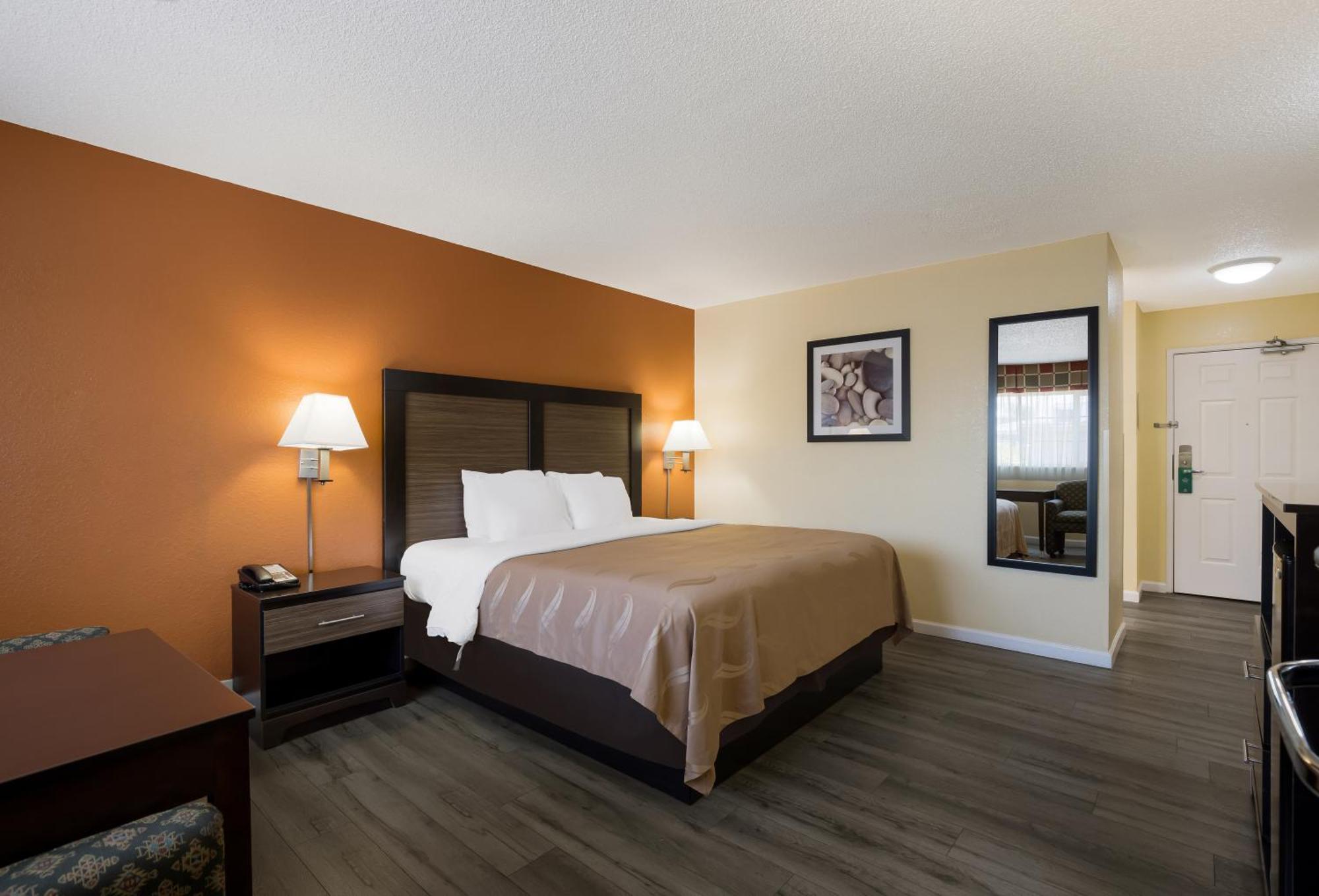 Quality Inn & Suites Medford Airport Exterior foto