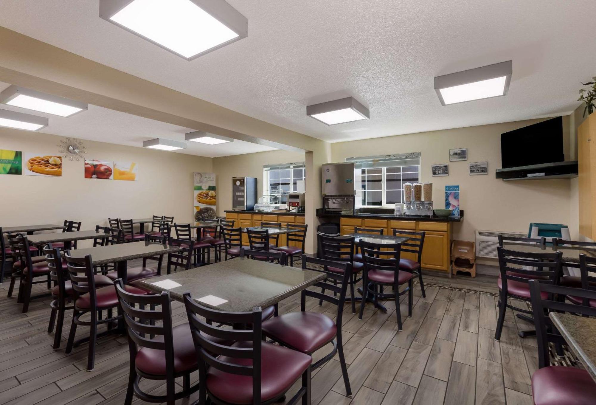Quality Inn & Suites Medford Airport Exterior foto
