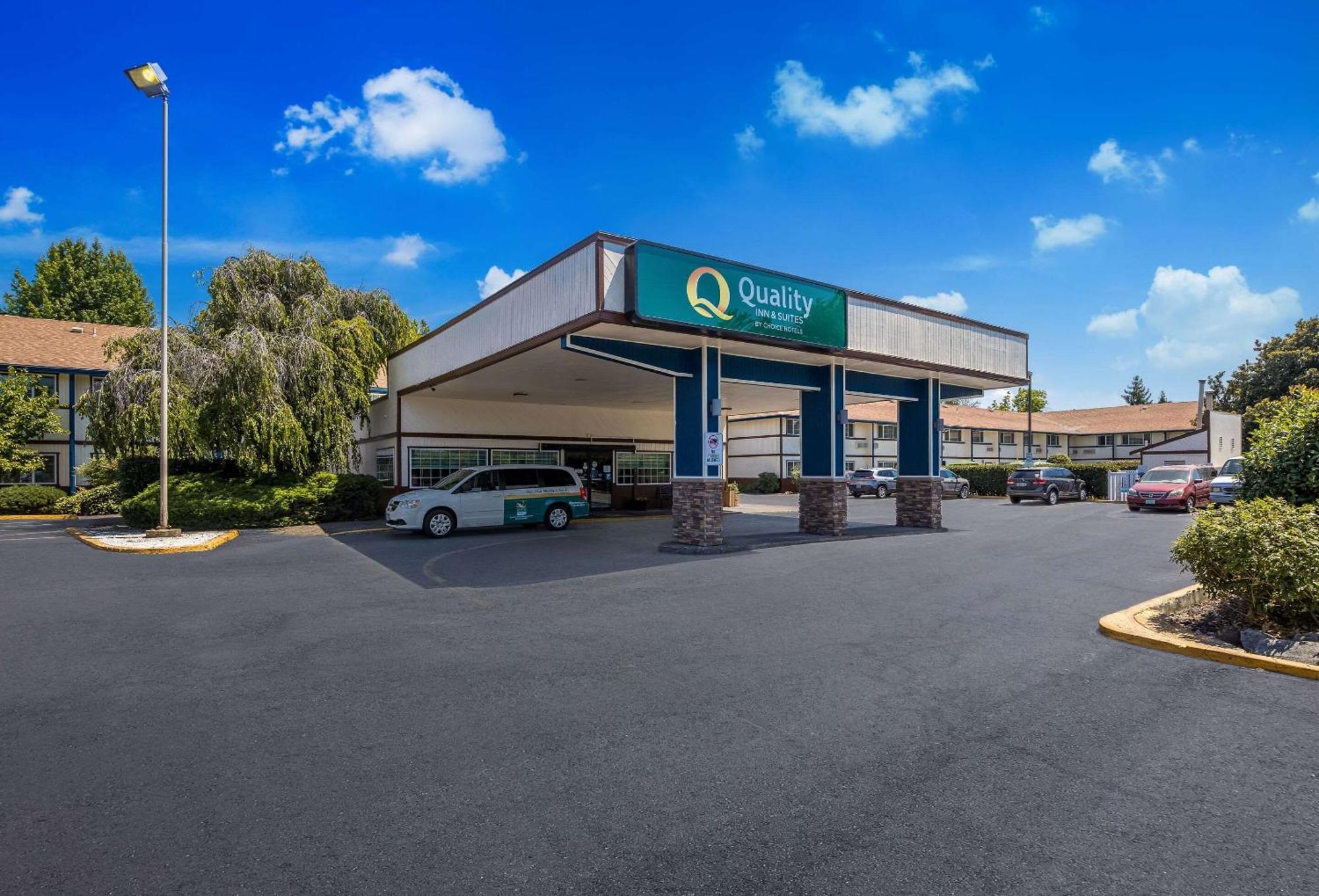Quality Inn & Suites Medford Airport Exterior foto