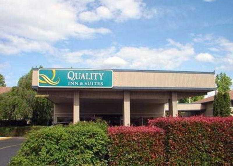 Quality Inn & Suites Medford Airport Exterior foto