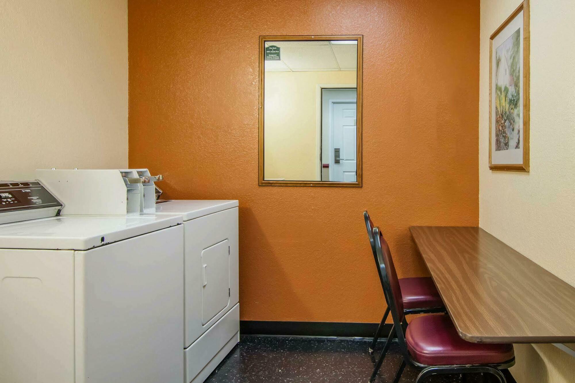 Quality Inn & Suites Medford Airport Exterior foto